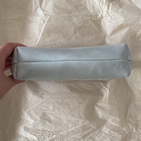 Portland Leather Utility Bag - Picture 3 of 7